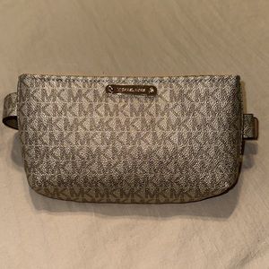 ✨NEW✨ Michael Kors belt bag